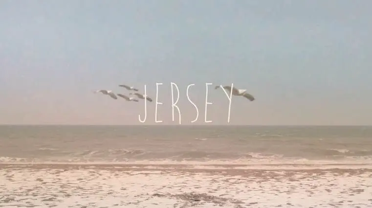 Neige et cirés jaunes pour le nouveau clip de Granville, Jersey