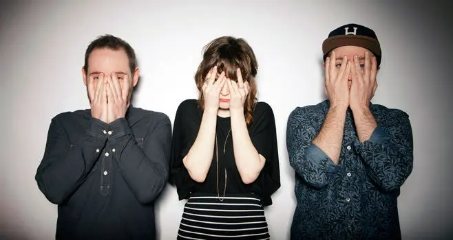 Chvrches reprend “It’s Not Right But It’s Okay” de Whitney Houston