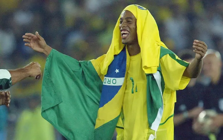 Alors qu’il est privé de passeport, Ronaldinho est nommé ambassadeur du tourisme au Brésil