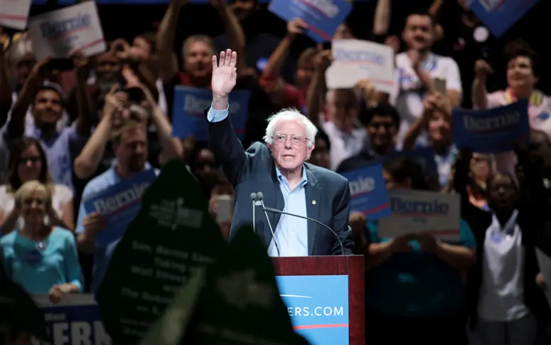 Dans l’Iowa, Bernie Sanders conclut son discours au son de David Bowie