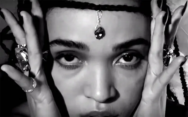 FKA Twigs sensuelle dans le clip de “Good to Love”