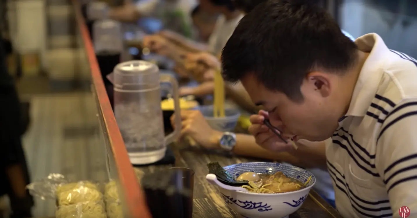 Vidéo : dans les coulisses bouillantes d’une échoppe à ramen japonaise