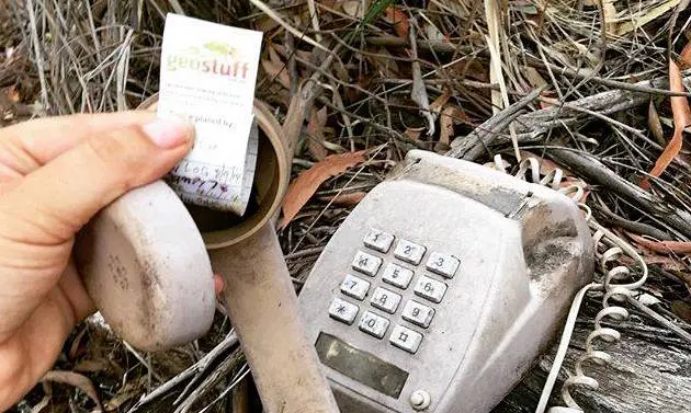 Le geocaching : une chasse au trésor internationale qui vous fait découvrir le monde