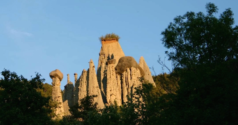 20 000 lieux sur la Terre : le site naturel insolite des Demoiselles coiffées