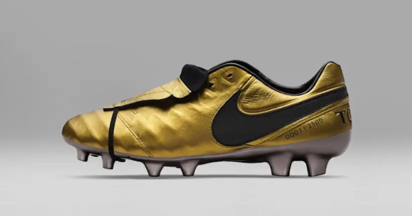 En images : les crampons exclusifs de Francesco Totti pour célébrer ses 25 ans de carrière