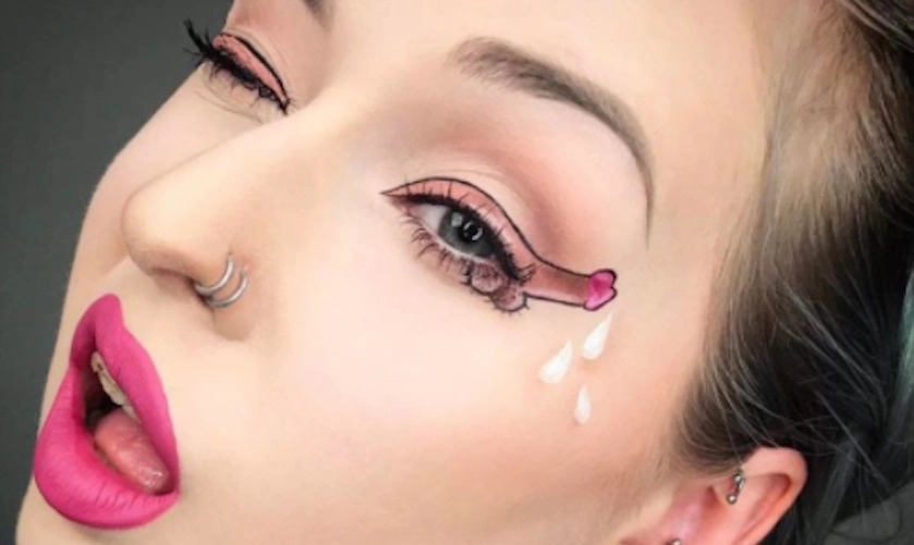 Disco boobs, glitter eyebags… les 14 tendances beauté WTF du moment