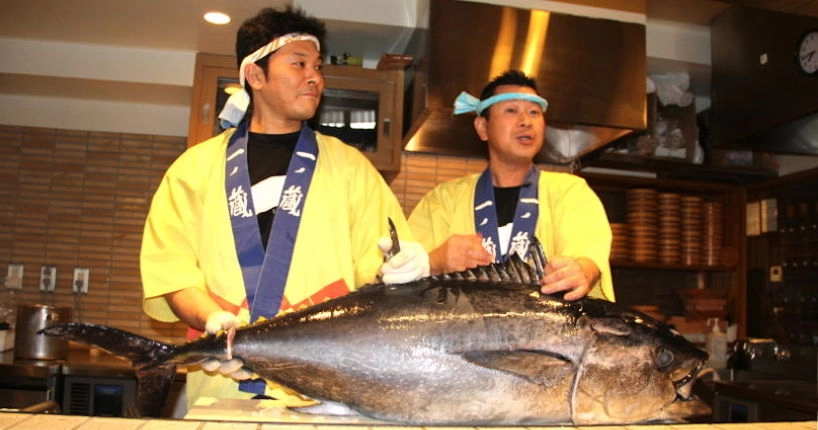 L’art de la découpe du thon au Japon