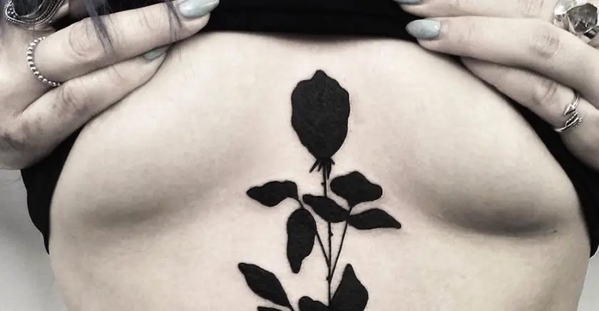 Tatouage : l’œuvre au noir de la Parisienne Johnny Gloom