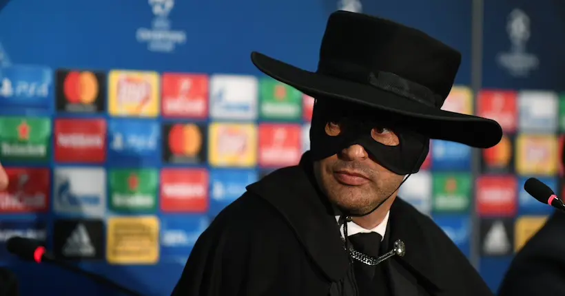 L’entraîneur du Chakhtar Donetsk a tenu son pari : il s’est déguisé en Zorro pour la conf’ d’après match