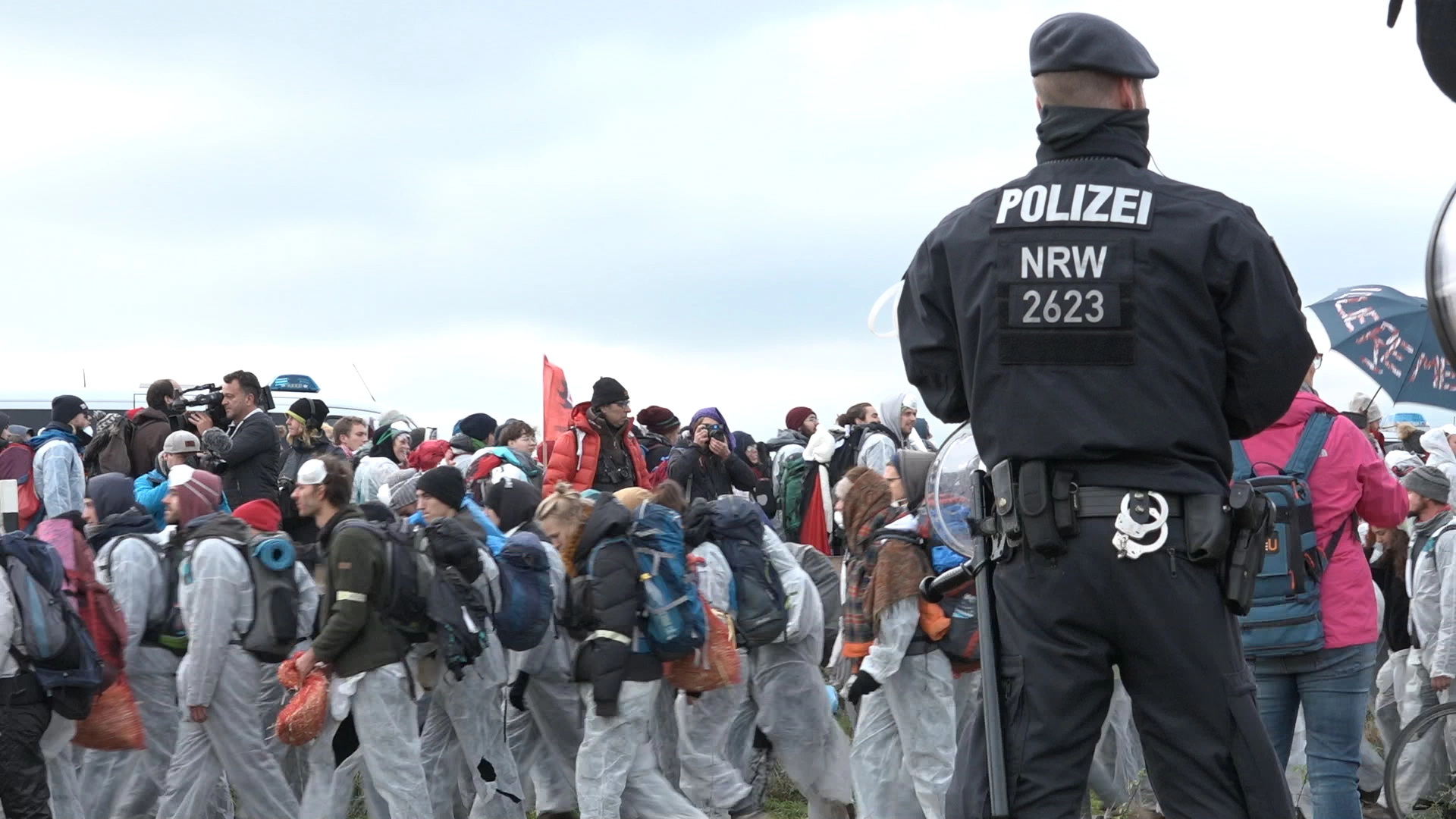 “Je me bats pour le futur de mes enfants” : des milliers d’activistes manifestent contre le charbon en Allemagne