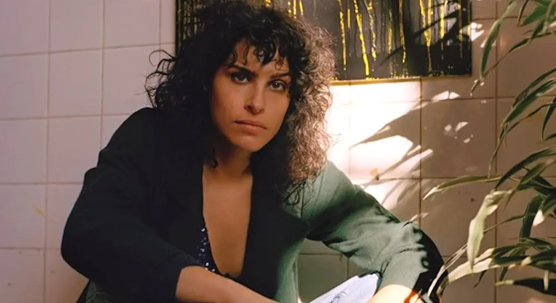 Desiree Akhavan ouvre le spectre de la représentation queer dans les séries avec The Bisexual