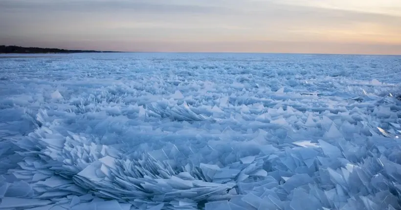 Quand le dégel transforme le lac Michigan en décor féerique