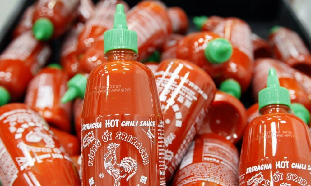 Ce restaurant est prêt à vous offrir le repas… si vous leur refilez vos bouteilles de sriracha