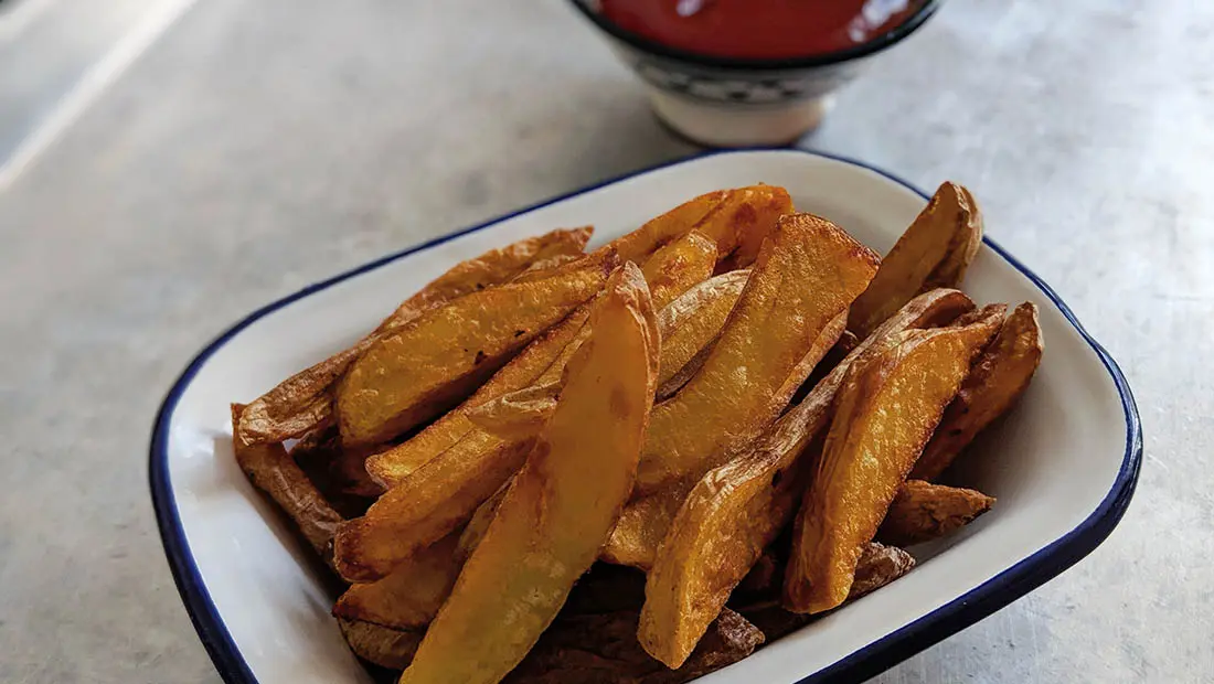 Tuto basique : des frites croustillantes et fondantes en deux cuissons