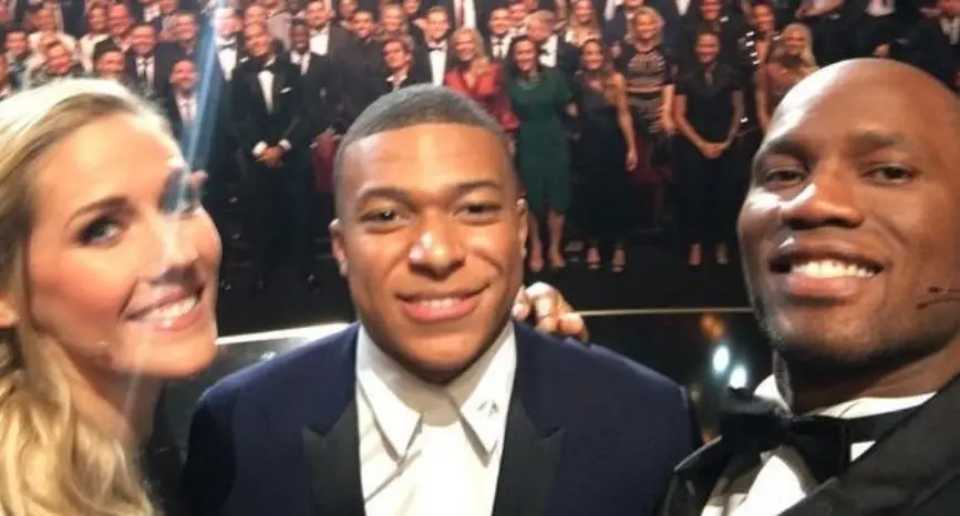 Vidéo : retour sur l’histoire derrière le selfie de Drogba et Mbappé au Ballon d’or