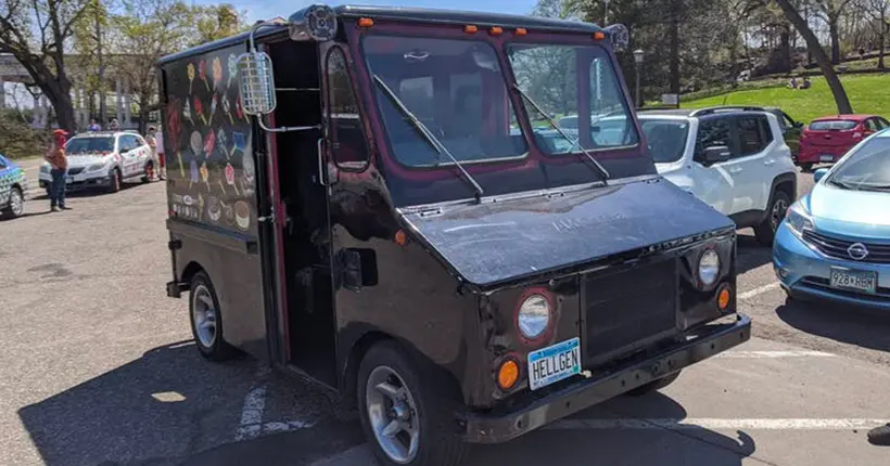 Ce camion de glace flippant ne vend aucune glace et envoie du gros métal