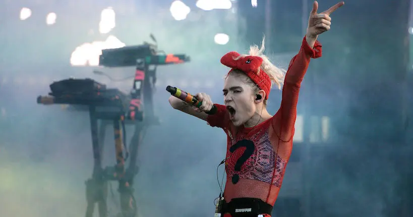 Grimes vend une partie de son âme aux enchères sous forme de contrat