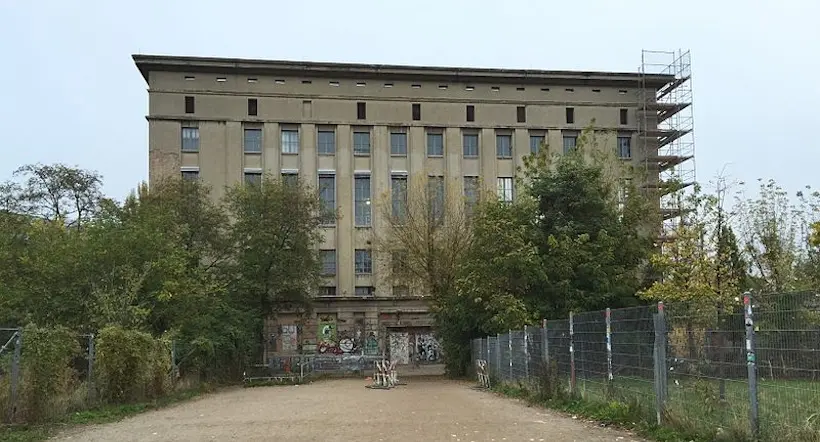 À Berlin, le légendaire club Berghain rouvre ses portes avec une expo sonore immersive