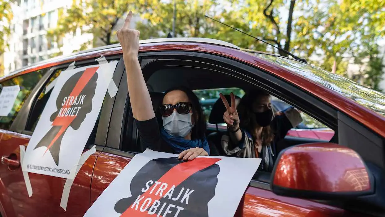 Pologne : le Tribunal constitutionnel valide le durcissement du droit à l’avortement