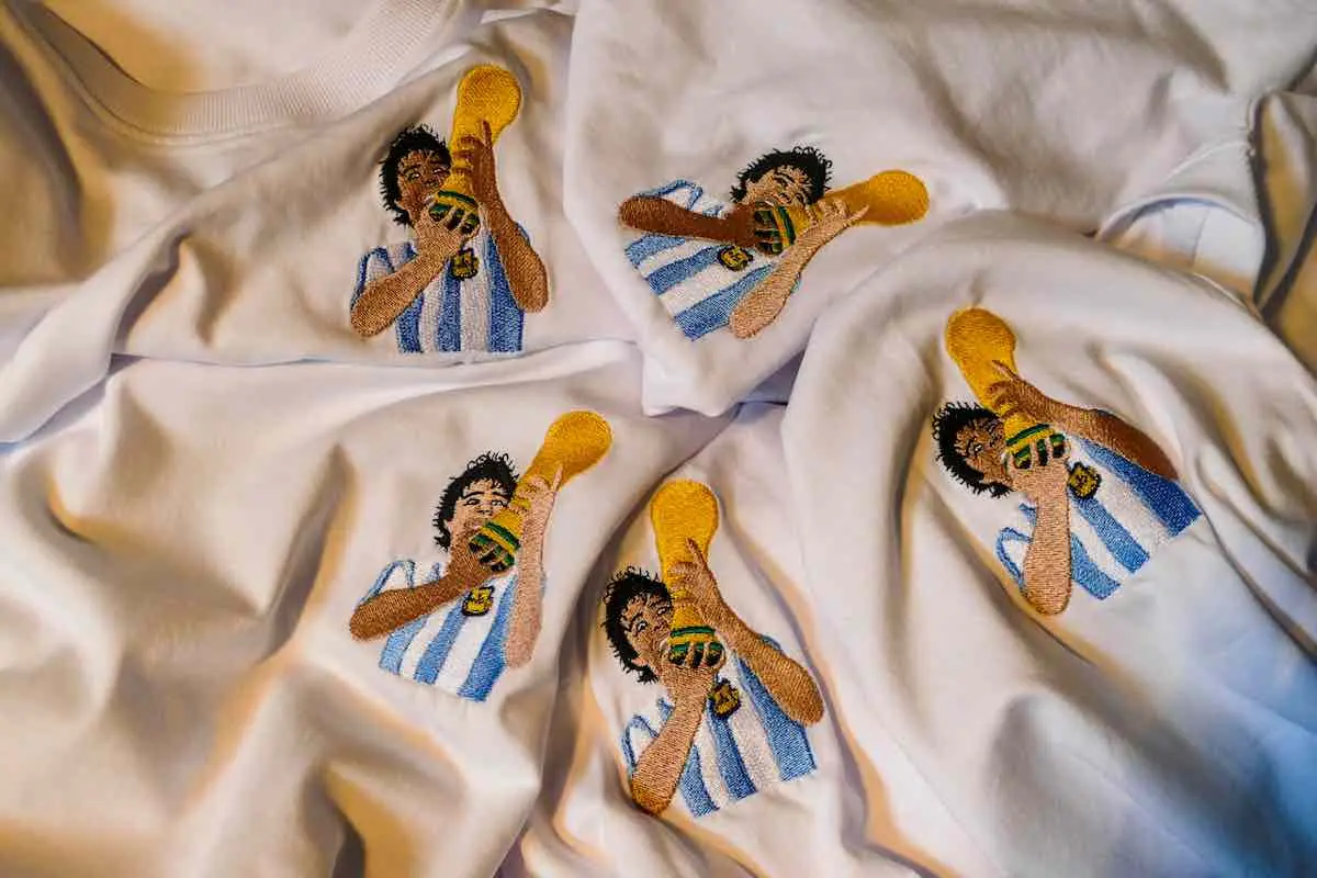 Ces tee-shirts à l’effigie de Diego Maradona sont vendus pour la bonne cause
