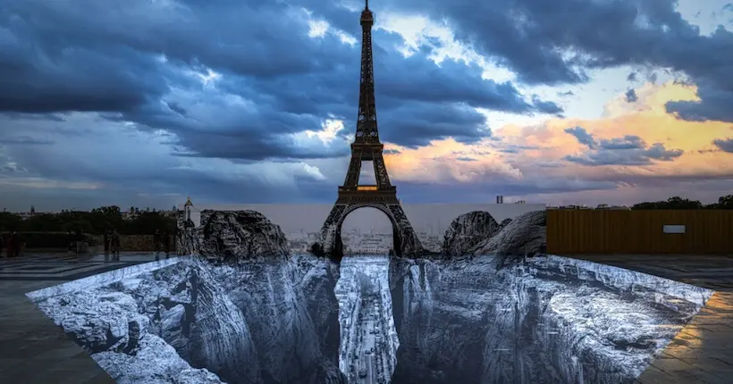 JR a dévoilé une impressionnante fresque trompe-l’œil au pied de la tour Eiffel