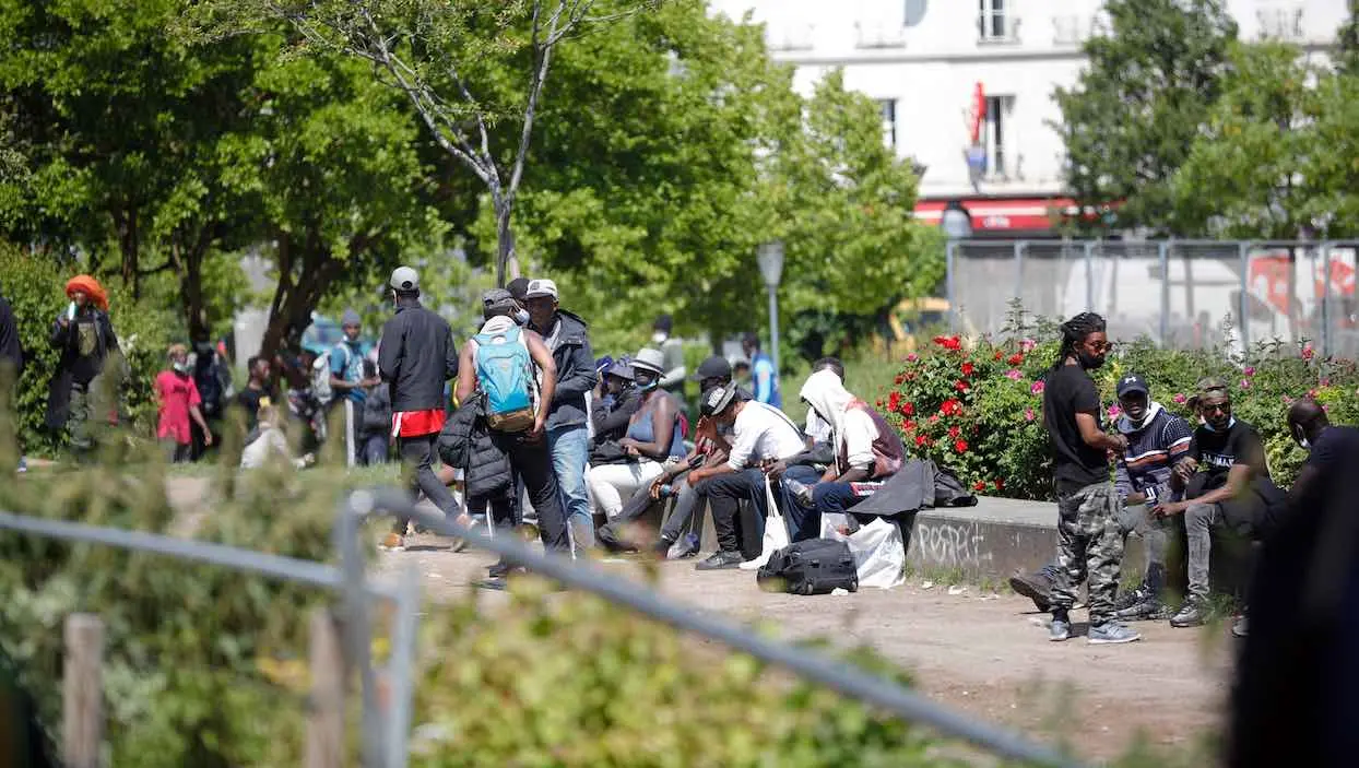 Évacuation des jardins d’Eole : sans autre solution, les toxicomanes errent dans les rues