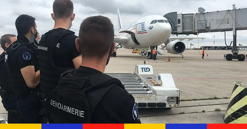 Les premiers Français et étrangers évacués de Kaboul sont arrivés à Roissy