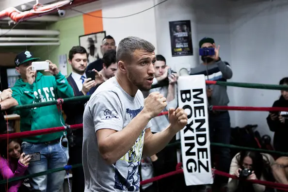 Guerre en Ukraine : le champion de boxe Vasyl Lomachenko rejoint un bataillon de défense ukrainien