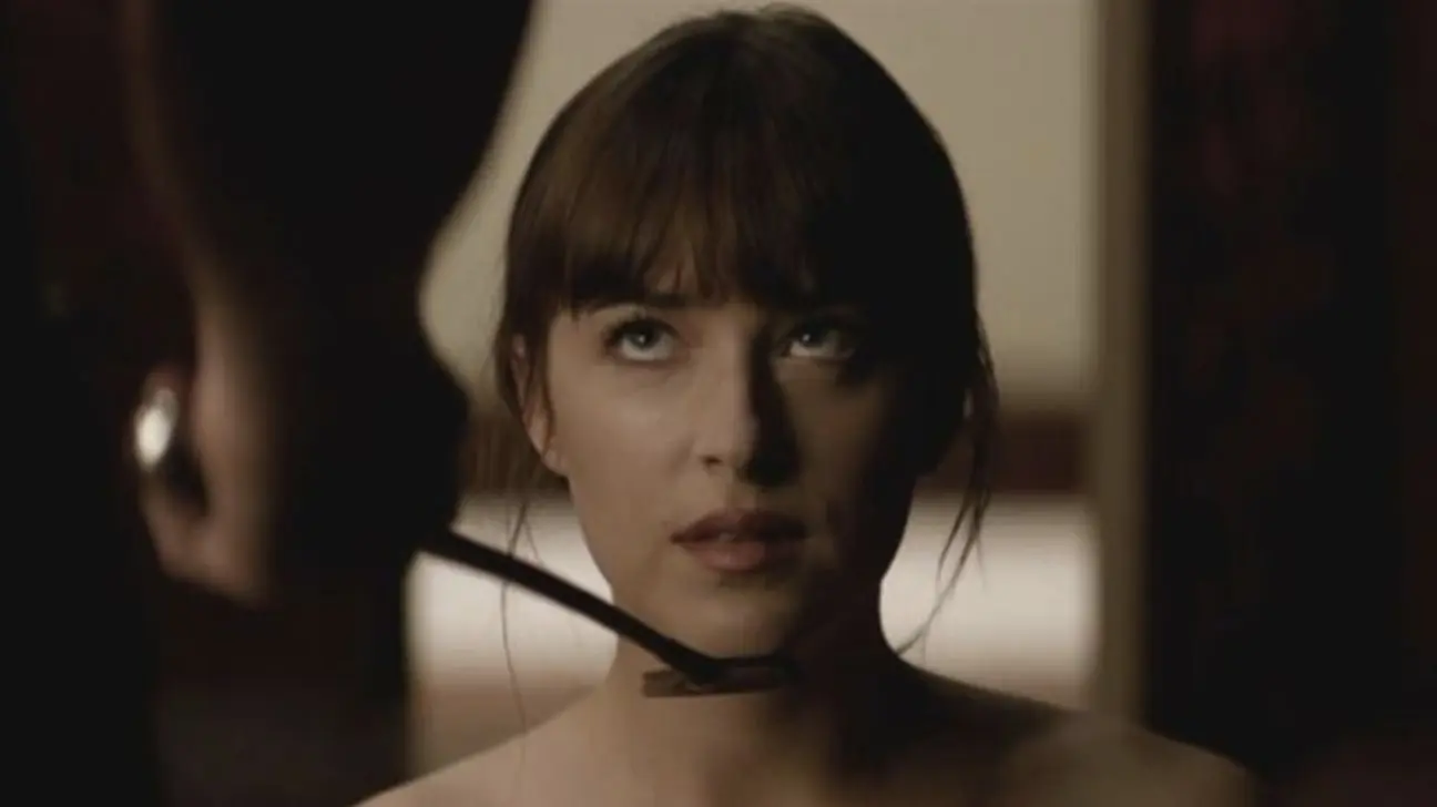 Dakota Johnson raconte le tournage “psychotique” de Cinquante nuances de Grey