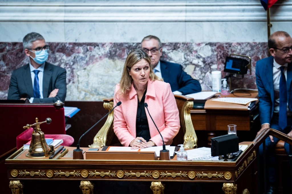 “Qu’il retourne en Afrique” : la présidente de l’Assemblée nationale met fin à la séance après une interpellation raciste