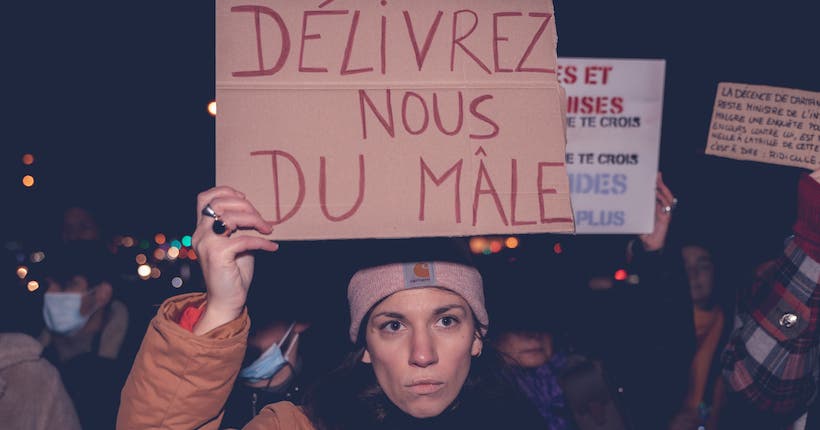 <p>Le 25 novembre 2022, à l&#8217;occasion de la journée internationale contre les violences faites aux femmes, un rassemblement organisé par des activiste de #metoopolitique a eu lieu place Saint Augustin © Photo by Rudy-Olivier Bento / Hans Lucas / Hans Lucas via AFP</p>
