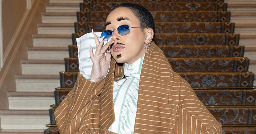 “Les voilà vos faux cils !” : Doja Cat répond aux haters avec un deuxième look incroyable à la Fashion Week