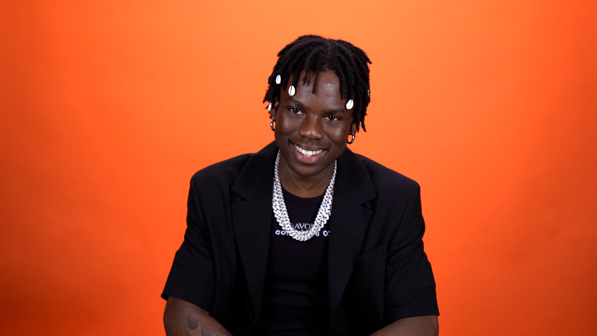 Rema, le chanteur de “Calm Down”, nous parle de son crush