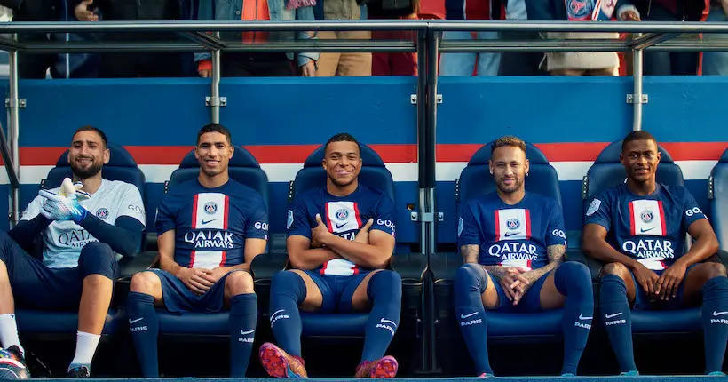 Il est désormais possible de suivre les matches du Paris Saint-Germain… sur un banc juste au bord de la pelouse